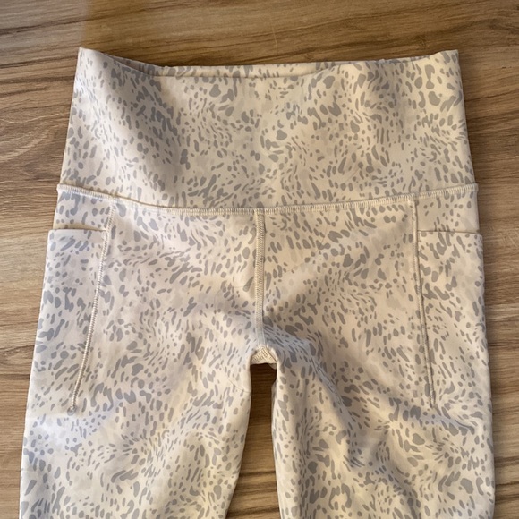 athleta • salutation stash pocket tight • small - Picture 6 of 7